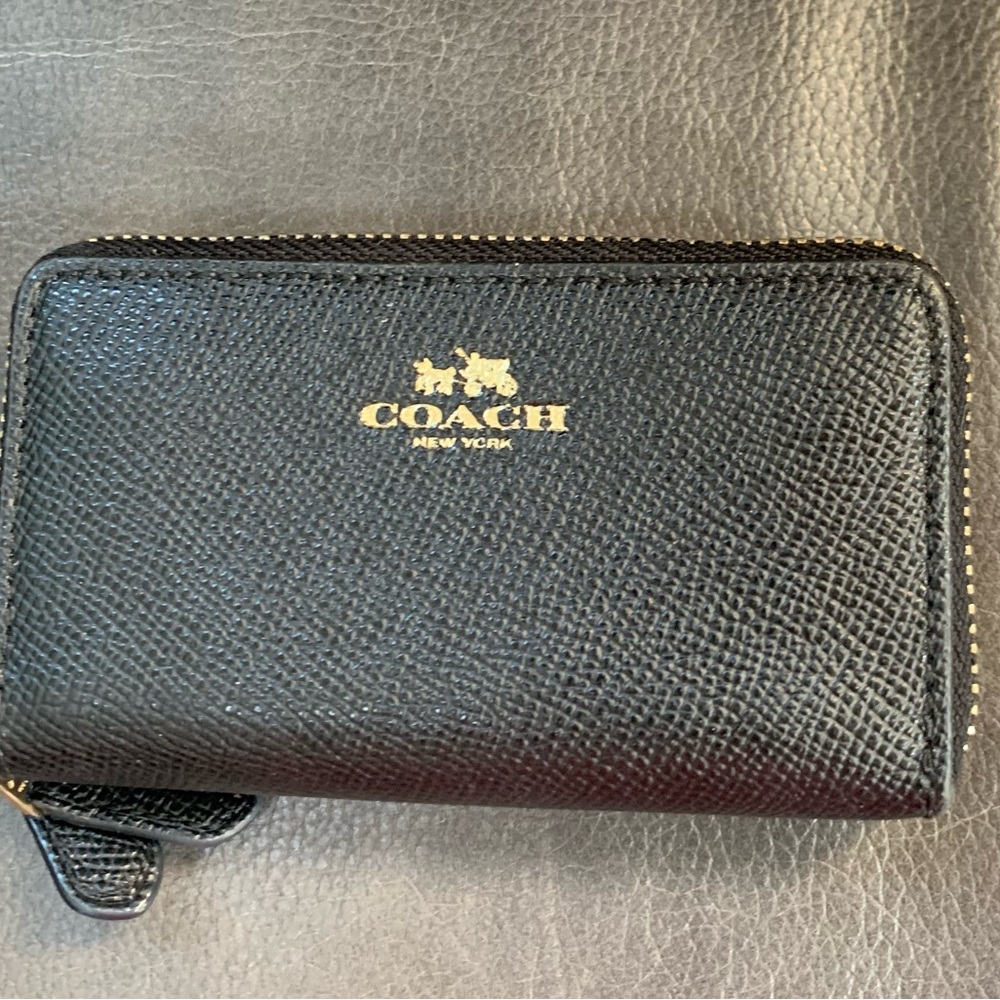 Coach | Small Zip Around Wallet- NWOT